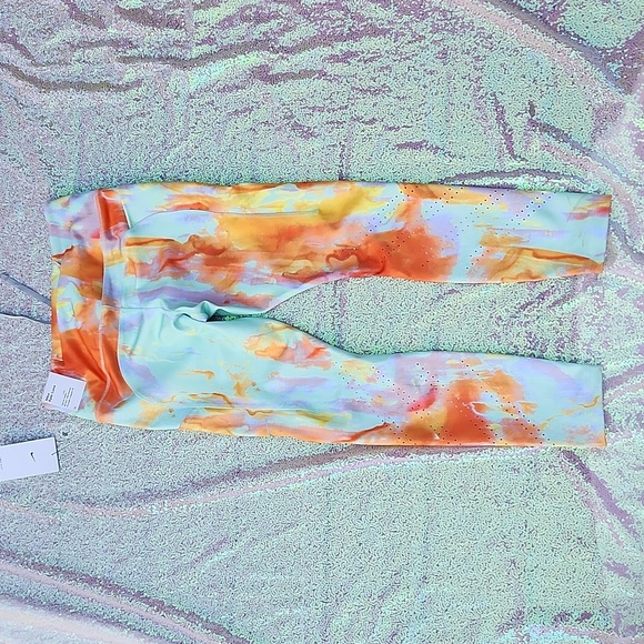 Nike Epic Lux Women's Dri-Fit Sports Leggings NWT - Picture 4 of 4